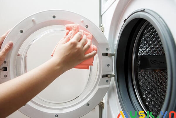 vệ sinh máy giặt electrolux mỗi tuần nên lau chùi 2- 3 lần