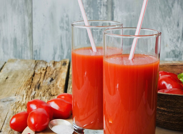 Nước ép cà chua có thể khử mùi tủ lạnh