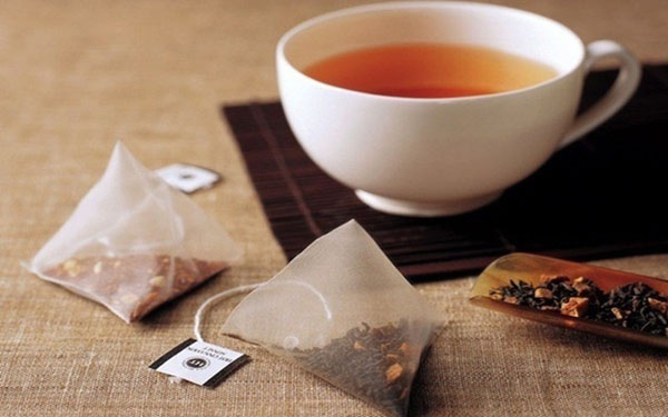 trà là nguyên liệu khử mùi hôi tủ lạnh hiệu quả