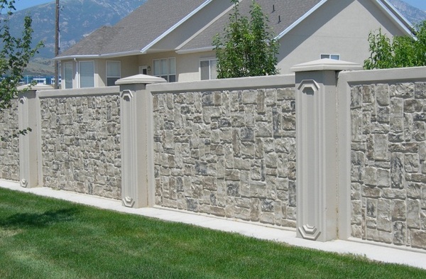 Mẫu hàng rào gạch block kết hợp đá cho biệt thự