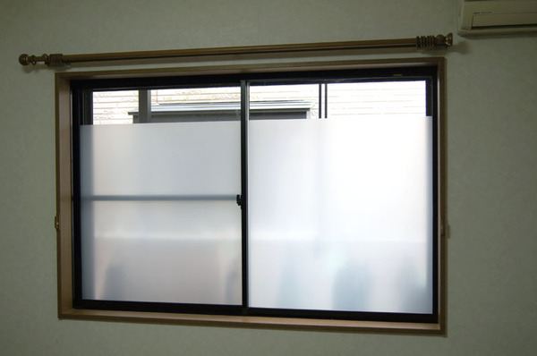 Cách làm cửa sổ lùa 2 cánh bằng sắt không thể thiếu cố định khung