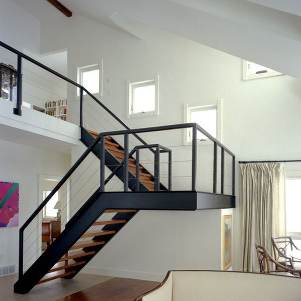 Cầu thang là nơi nối giữa hai tầng với khoảng cách rất xa nhau