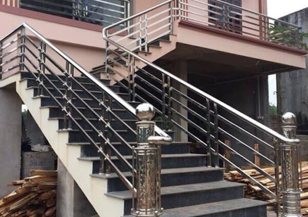 Cầu thang sắt thiết kế kiến cho và an toàn cho người dùng