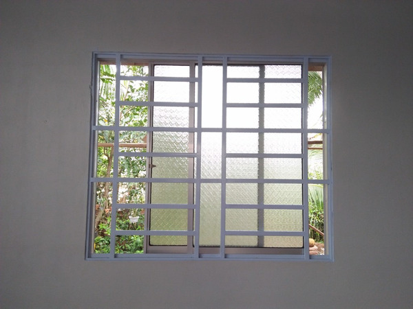 Mẫu cửa sổ bằng sắt lùa đơn giản, giá rẻ