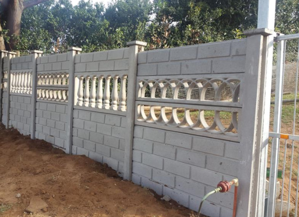 Xây dựng hàng rào bê tông cần chú trọng đến đảm bảo an toàn
