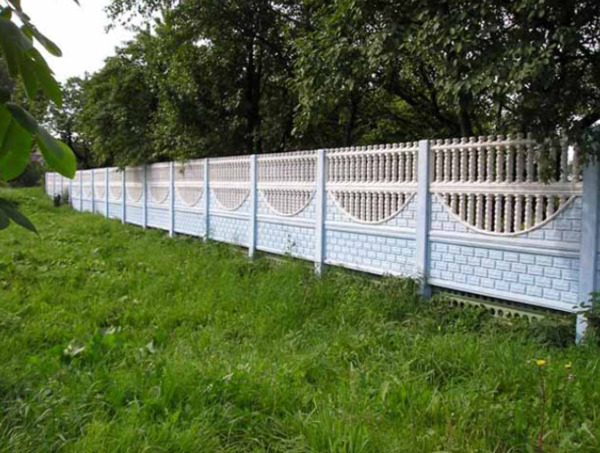 Các thiết kế hàng rào bê tông ngày nay rất đa dạng, bắt mắt