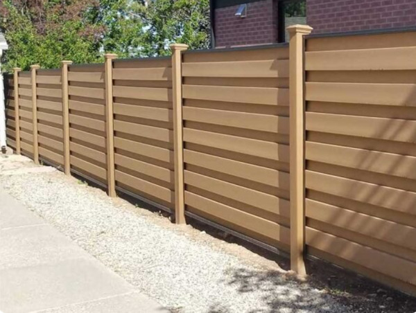 Gia công hàng rào gỗ cần đảm bảo phần khung vững chắc
