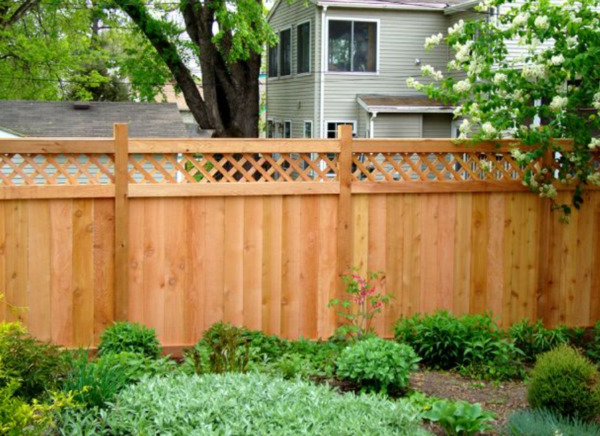 Thiết kế hàng rào gỗ theo kiểu đơn giản, tinh tế