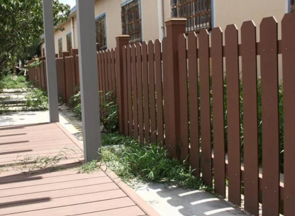 Hàng rào gỗ được ứng dụng trong nhiều công trình khác nhau