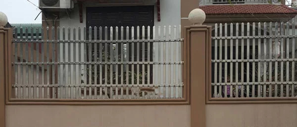 Tường rào bằng inox thiết kế đơn giản