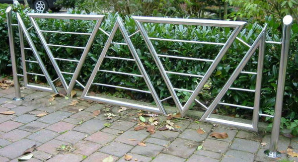 Tường hàng rào inox họa tiết tam giác khác biệt