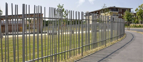 Để đảm bảo bạn nên chọn hàng rào inox kích thước vừa với căn nhà