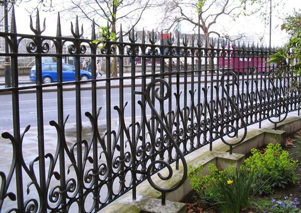 Hàng rào chống trộm được làm bằng sắt có thể tạo kiểu dáng đa dạng
