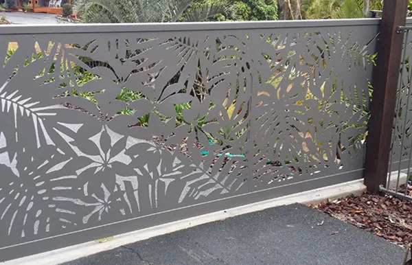 Tường rào CNC họa tiết bụi hoa lạ mắt