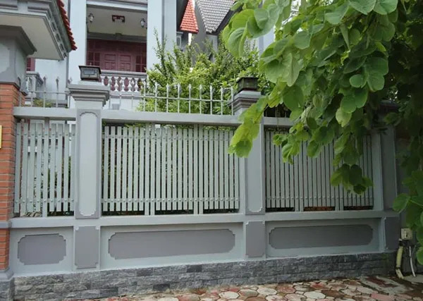 Mẫu hàng rào sắt hộp mạ kẽm đơn giản cho nhà phố