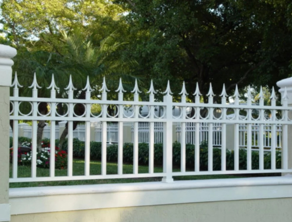 Mẫu hàng rào bằng sắt dày thiết kế tối giản các chi tiết