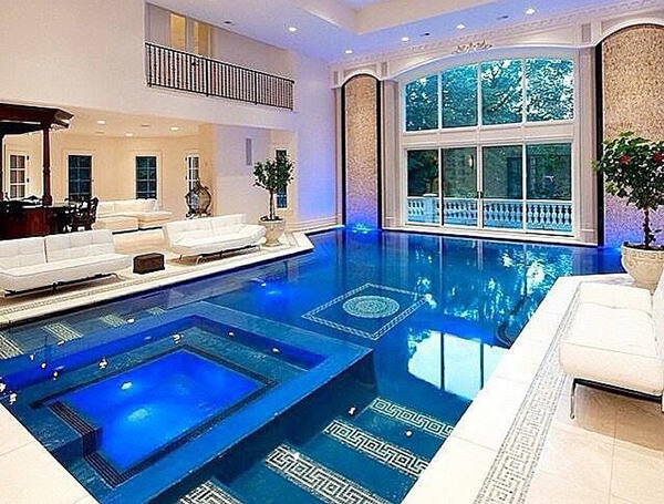 Biệt thự 3 tầng có bể bơi xây dựng trong nhà sang trọng và đẹp mắt