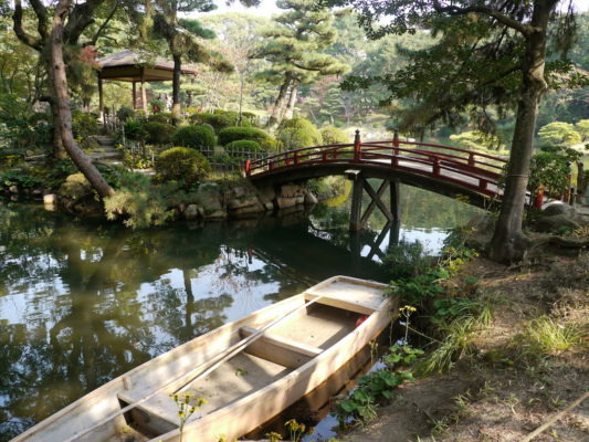 Mẫu biệt thự sân vườn kiểu nhật có vườn Kaiyushiki-teien cho gia chủ thích tản bộ