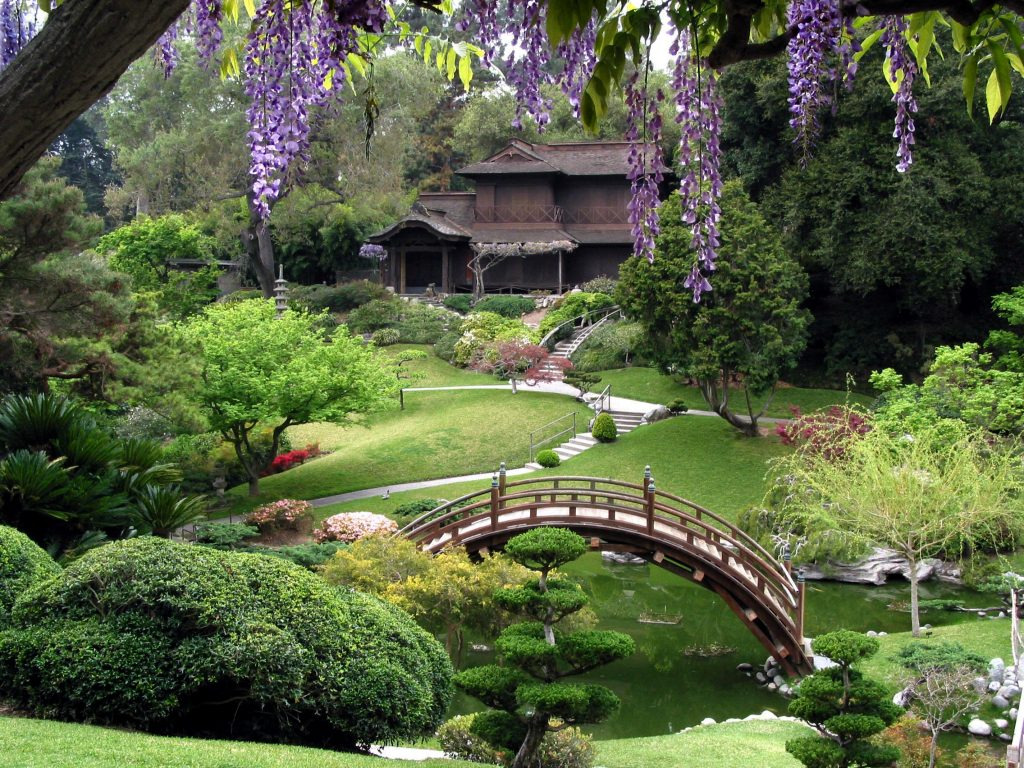 Mẫu vườn Tsukiyama với những ngọn đồi nhân tạo của biệt thự sân vườn kiểu nhật