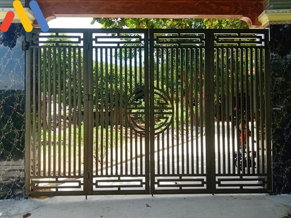 Cửa cổng 4 cánh sắt hộp kiểu truyền thống