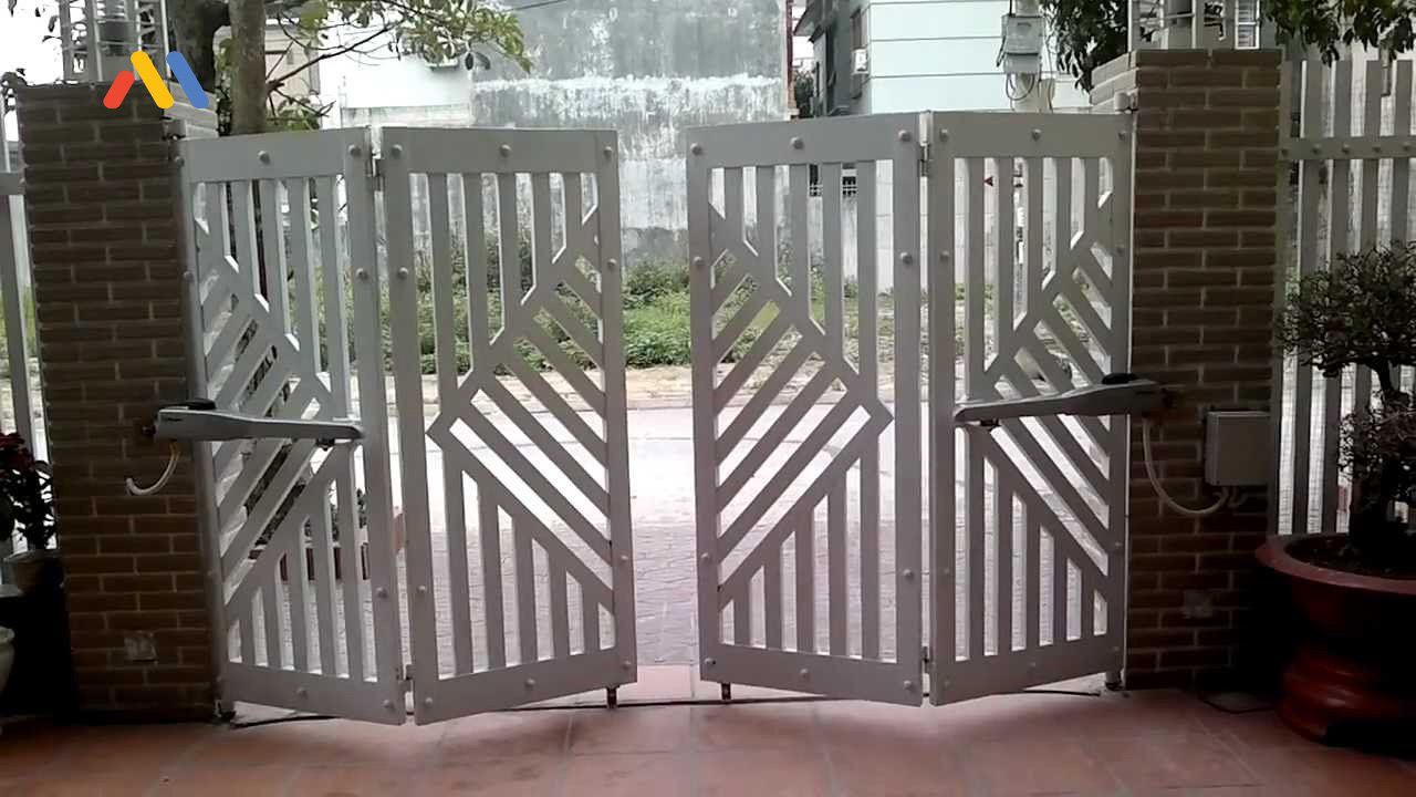 Mẫu cửa cổng sắt lùa đẹp hộp tối giản