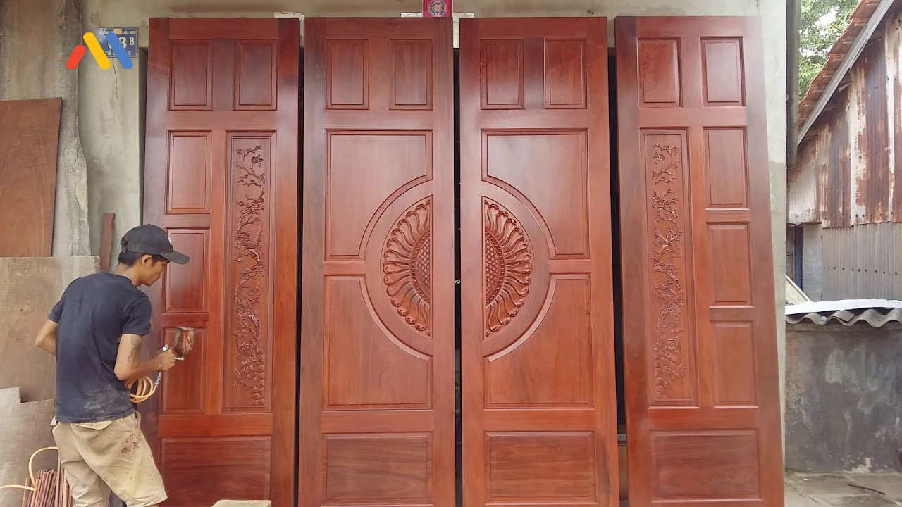 Mẫu cửa gỗ đẹp 4 cánh màu nâu đỏ thiết kế đơn giản