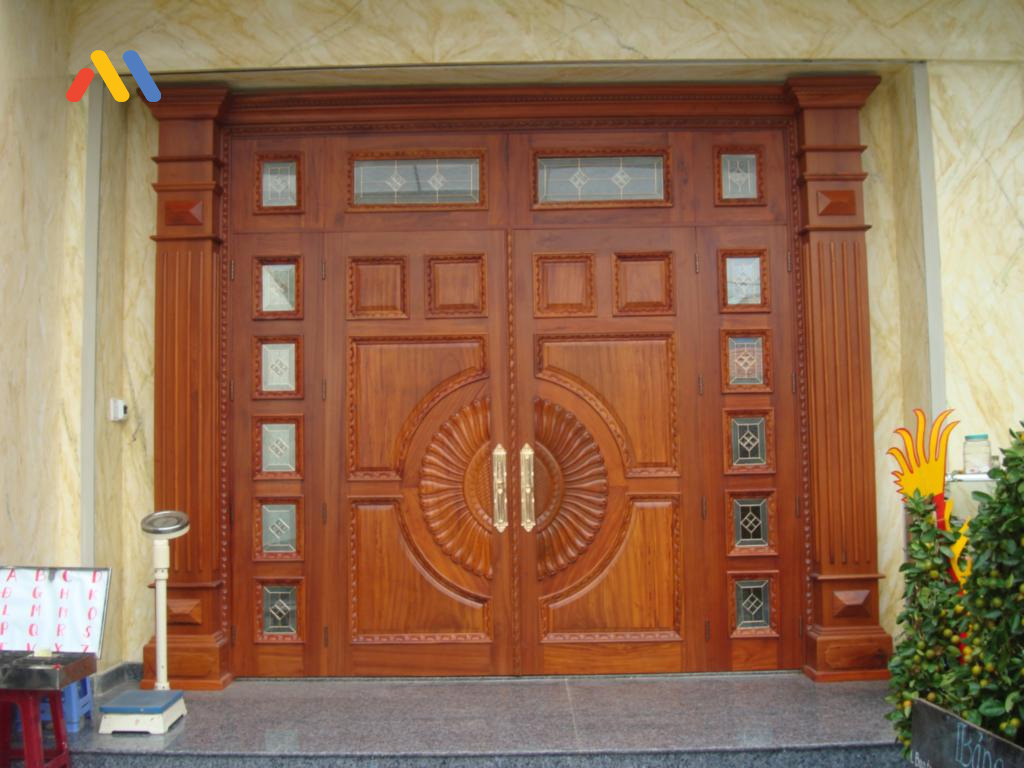 Mẫu cửa gỗ lắp kính với thức cột cổ điển