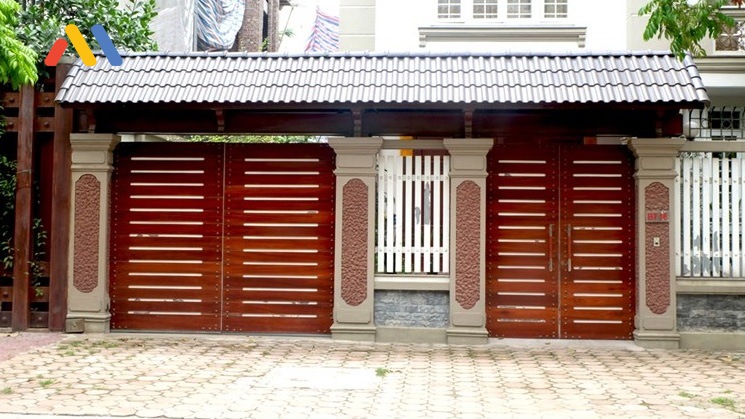Mẫu cửa sắt 4 cánh giả gỗ làm cửa cổng đơn giản hiện đại