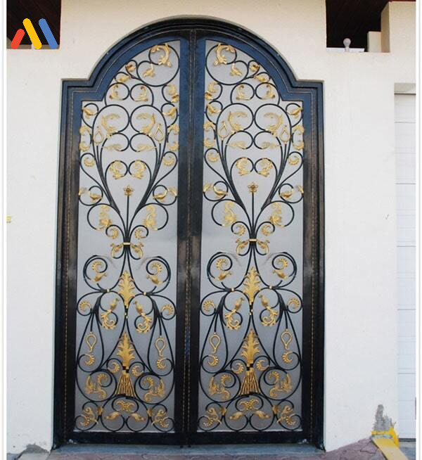 Mẫu cửa sắt sơn tĩnh điện nghệ thuật được nhiều gia đình Việt yêu thích