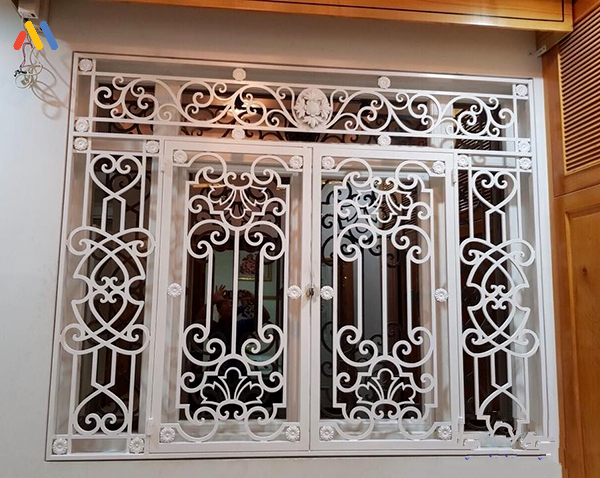 Mẫu cửa sổ song sắt hình hoa