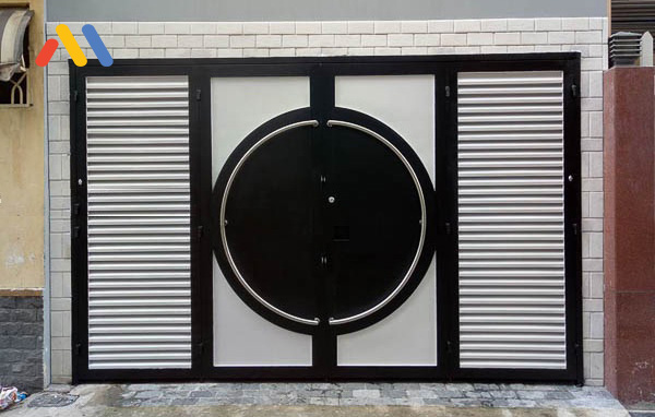 Mẫu thiết kế cửa cổng sắt 2 cánh trắng đen