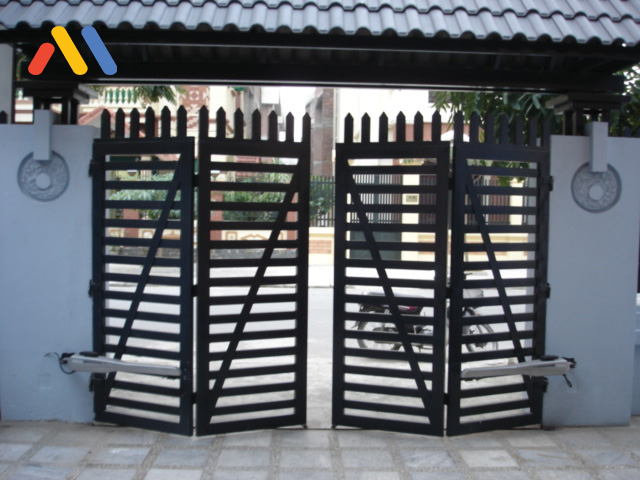 Thiết kế cửa cổng lùa sắt hộp màu đen