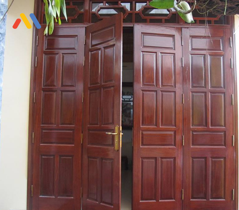 Thiết kế mẫu cửa sắt giả gỗ đẹp 4 cánh truyền thống