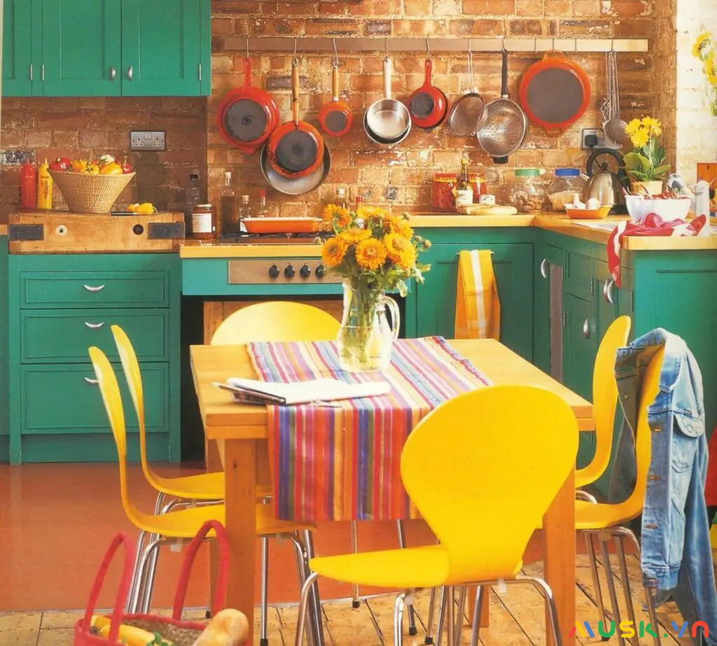 Bữa tiệc màu sắc trong phòng bếp nhỏ phong cách nội thất Maverick