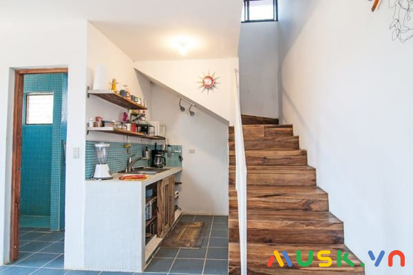 Cách trang trí phòng bếp nhỏ đẹp tận dụng gầm cầu thang