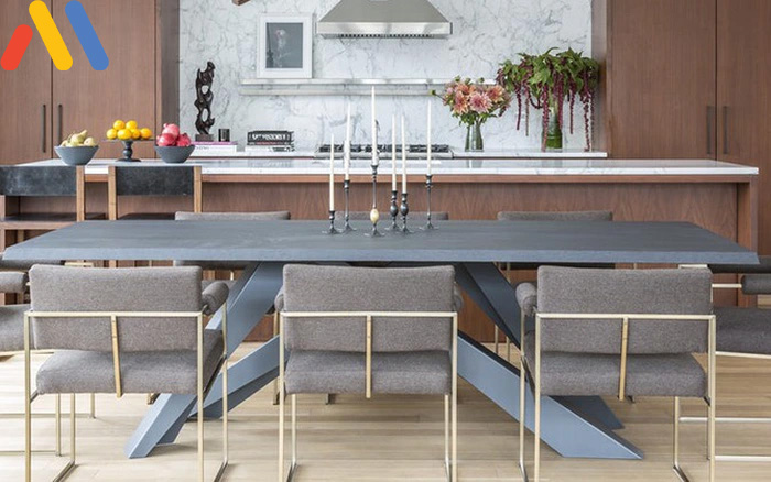 Mẫu thiết kế phòng bếp đẹp hiện đại lung linh với khung ghế bằng kim loại 1