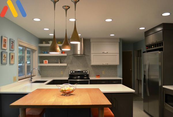 Phòng bếp sang trọng với hệ thống chiếu sáng hiện đại 3