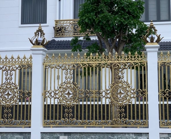 Mẫu hàng rào làm bằng gang đúc cho biệt thự