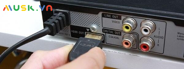 Cổng HDM không nhận tín hiệu do lỗi IC trên máy chiếu.