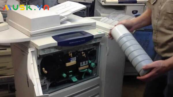 Kiểm tra lượng mực in của máy photocopy