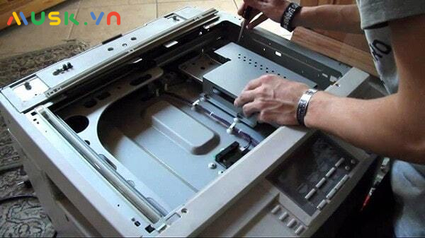 Vệ sinh hệ thống gương máy photocopy