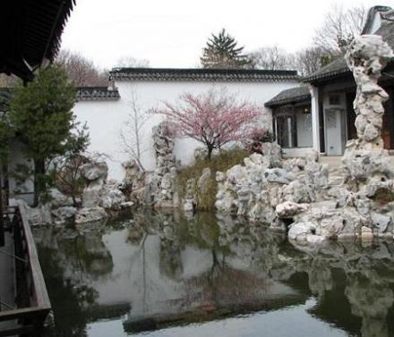 Hồ nước rộng thả cá thường được ưa thích trong kiến trúc Trung Hoa