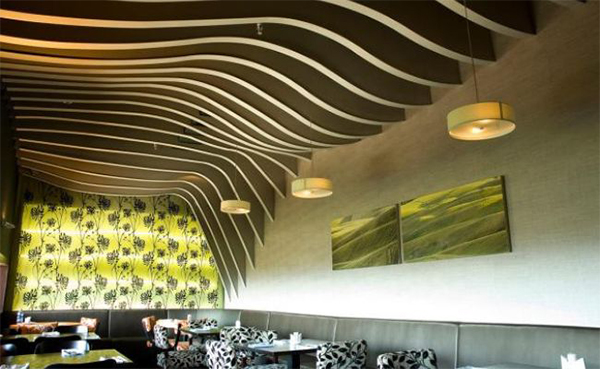 Mẫu trần thạch cao hành lang đẹp thiết kế hiện đại trong quán cà phê