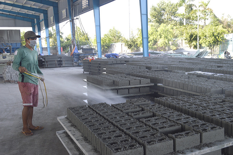 Công Ty Minh Nhân nhà thầu xây dựng long an chuyên cung cấp các sản phẩm gạch chất lượng