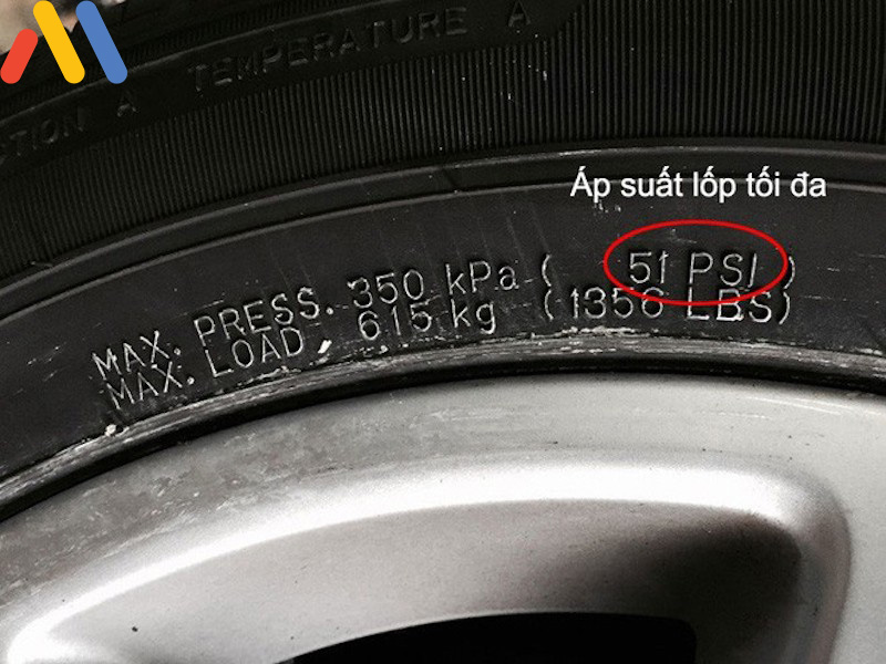Chỉ số áp suất lốp ô tô được in trên thân lốp xe