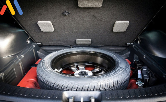 Cách thay lốp xe hơi - Lấy lốp dự phòng ra và thay thế