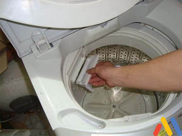Lỗi máy giặt Samsung: ống xả máy giặt bị đóng băng