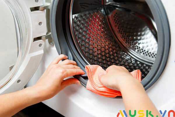 cách vệ sinh máy giặt cửa trước giúp loại bỏ vị khuẩn