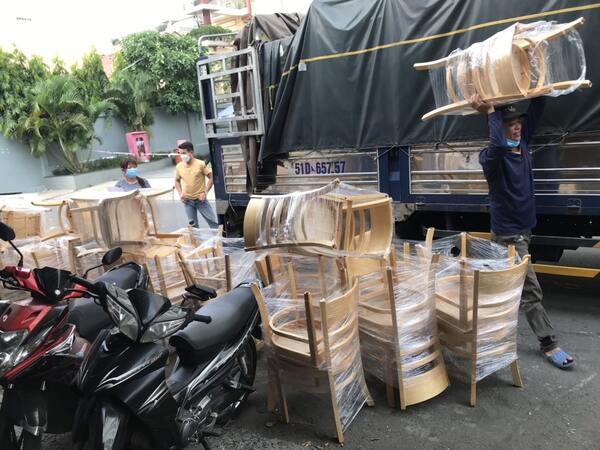 Hàng hóa được nhân viên Bùi Định vận chuyển nhanh chóng 