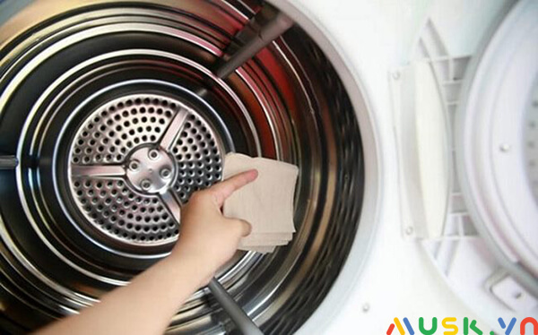 cách vệ sinh ống xả nước máy giặt cửa trước electrolux cách tiến hành vệ sinh máy giặt cửa trước electrolux